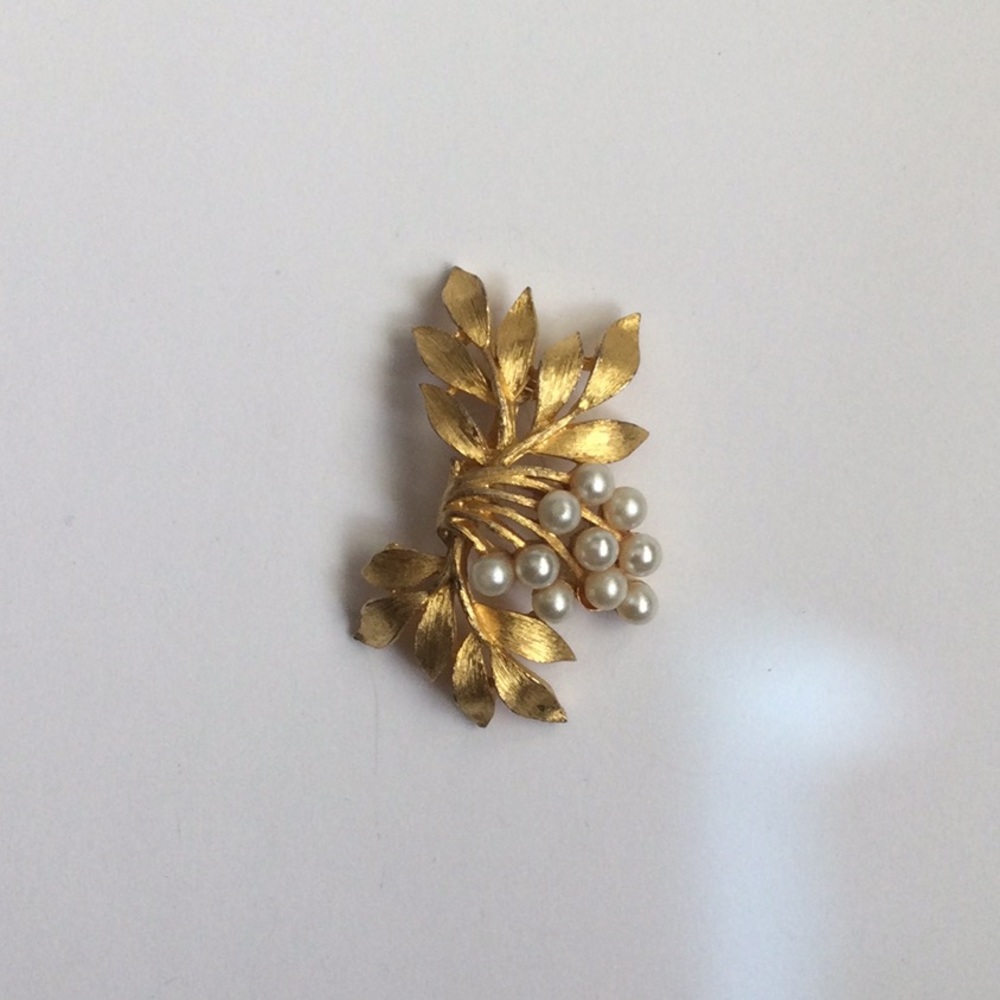 Vintage Gold and Pearl Costume Brooch